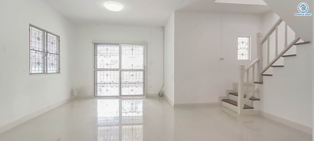 *****ทาวน์เฮ้าส์มือสองปทุมธานี โครงการ พฤกษาD คลองสาม เนื้อที่กว้างเกือบ 24 ตร.ว. ฟังก์ชัน 3 ห้องนอน 2 ห้องน้ำ 2 ที่จอดรถ หน้ากว้างมีพื้นที่ เป็นหลังมุมกลับรถ บนทำเลเชื่อมต่อ ถนนคลองหลวง ใกล้รถไฟฟ้าสายสีแดง "สถานีรังสิต" และจุดขึ้นทางด่วน "วงแหวนรอบนอกตะวันออก-รังสิตคลอง5"